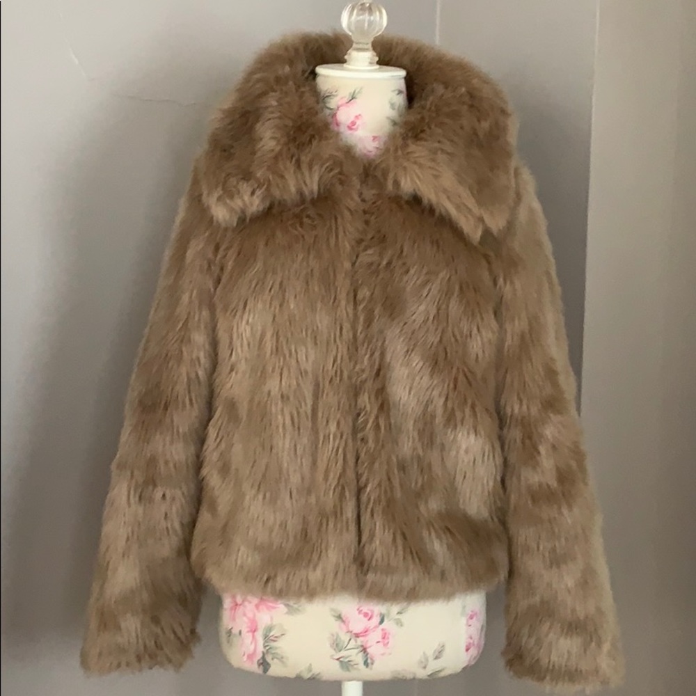 Short Banana Republic Faux fur coat